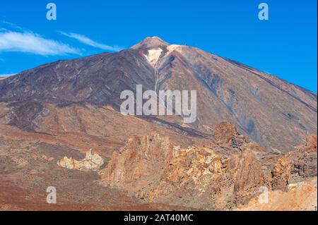 Der Gipfel des Vulkans Teide auf der Kanareninsel Tenera ist 3718 Meter hoch und der höchste Berg Spaniens. Stockfoto