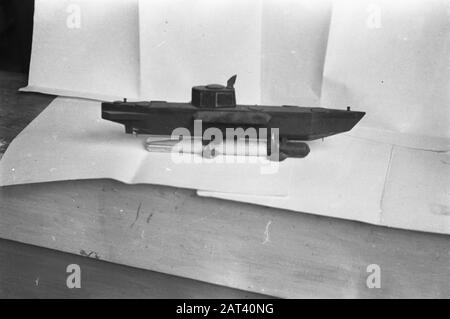 Japanisches U-Boot (Maßstabsmodell) In einer Waffenfabrik in Djocja wurde ein Modell eines Einmannstorpedo gefunden. Datum: Januar 1949 Standort: Indonesien, Niederländisch-Ostindien Stockfoto