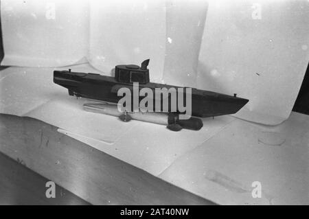 Japanisches U-Boot (Maßstabsmodell) In einer Waffenfabrik in Djocja wurde ein Modell eines Einmannstorpedo gefunden. Datum: Januar 1949 Standort: Indonesien, Niederländisch-Ostindien Stockfoto