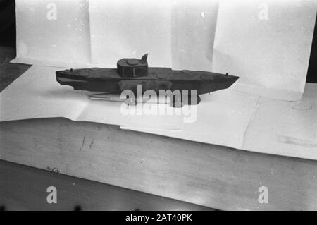 Japanisches U-Boot (Maßstabsmodell) In einer Waffenfabrik in Djocja wurde ein Modell eines Einmannstorpedo gefunden. Datum: Januar 1949 Ort: Indonesien, Niederländische Ostindien, Yogyakarta Stockfoto