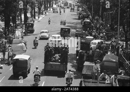 Indonesien, Jakarta, Straße Datum: 20. August 1971 Ort: Indonesien, Indonesien, Jakarta Schlüsselwörter: Bevölkerung Stockfoto