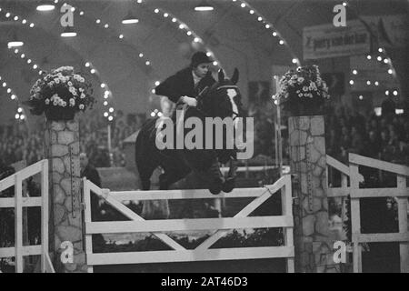 Indoor-Concours Hippique im RAI-Gebäude in Amsterdam Datum: 19. November 1960 Standort: Amsterdam, Noord-Holland Schlüsselwörter: Konkurse, Gebäude Institutionenname: RAI Stockfoto
