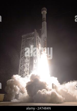 Cape CANAVERAL, USA - 20. Dez. 2019 - EINE United Launch Alliance Atlas V Rakete mit Boeings Raumfähre CST-100 Starliner startet von Space Launch Comps Stockfoto