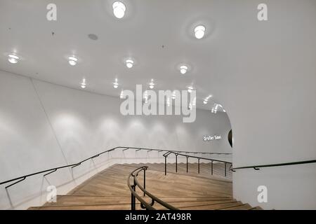 Treppenaufgang im Elbphilharmonie-Konzertsaal im Hamburger Hafen Stockfoto