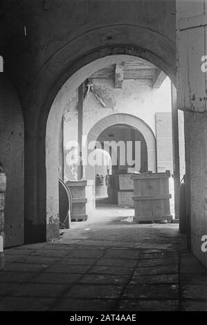 Lebensmittel-Goodsangs [Lagerhallen] des Quartiermeisters General Interior of the Warehouses Datum: März 1947 Standort: Batavia, Indonesien, Jakarta, Niederländisch-Ostindien Stockfoto