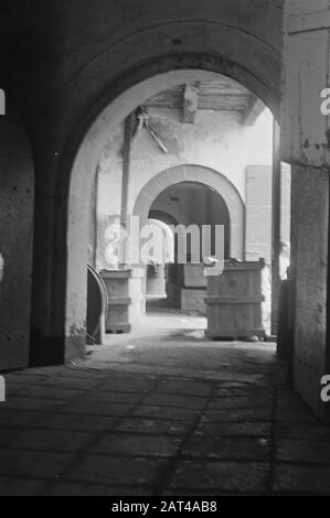 Lebensmittel-Goodsangs [Lagerhallen] des Quartiermeisters General Interior of the Warehouses Datum: März 1947 Standort: Batavia, Indonesien, Jakarta, Niederländisch-Ostindien Stockfoto