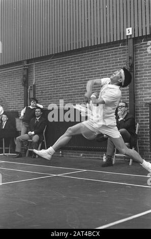 Internationale Meisterschaften im Badminton in Haarlem Oon Chong Hau im Einsatz, Sieger Einzel Datum: 9. Februar 1969 Ort: Haarlem Schlagwörter: Badminton, Sieger, Meisterschaften Stockfoto