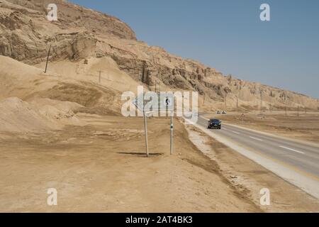 Schild für den Berg Sodom nahe dem Toten Meer, Israel Stockfoto