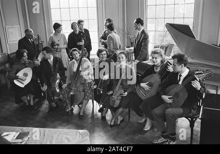 Internationale Studienwoche im Toonkunst Center Eduard van Beinum in Breukelen widmet sich der Musik des Barock die Gruppe Datum: 10. Januar 1964 Ort: Breukelen Schlüsselwörter: Studienwochen: Pot, Harry/Anefo Stockfoto