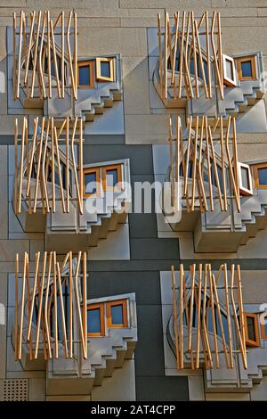 Fensterdetail, Scottish Parliament, Royal Mile, Edinburgh, Schottland Stockfoto