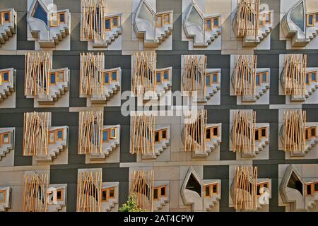 Fensterdetail, Scottish Parliament, Royal Mile, Edinburgh, Schottland Stockfoto