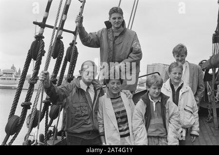 Jährliche Fotostunde Prinzessin Margriet und Familie; Gruppenfoto ganze Familie Datum: 5. Juni 1987 persönlicher Name: Margiet, Prinzessin Stockfoto