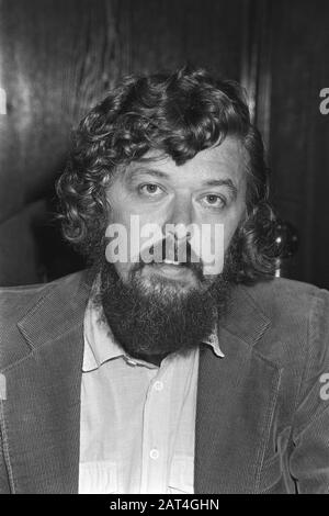 Amsterdamer Gemeinderatssitzung Alderman M.B. van der Vlis (PvdA) Datum: 21. Oktober 1981 Ort: Amsterdam, Noord-Holland Schlagwörter: Porträts, Aldermen Personenname: Vlis, M.B. van der Fotograaf: Dijk, Hans van/Anefo Stockfoto