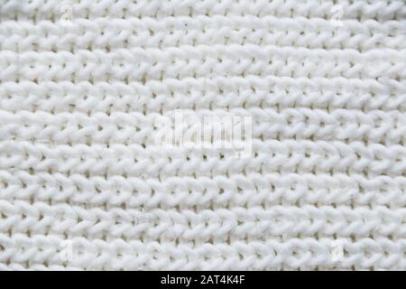Weißer, gestrickter, großer gehäkelter strukturierter Hintergrund Stockfoto