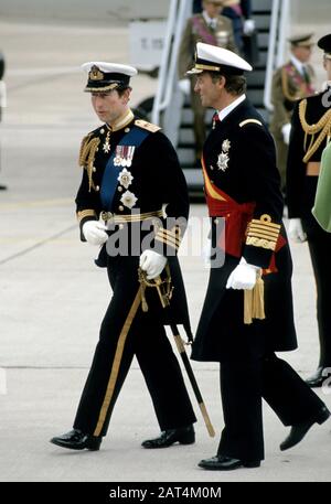 TRH Prinz Charles und König Juan Carlos, Flughafen Heathrow, London, England, Großbritannien. Juni 1986 Stockfoto