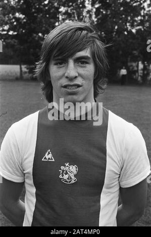 AJAX präsentiert die neue Auswahl für die kommende Fußballsaison 1975-1976 Johnny Dusbaba Datum: 15. Juli 1975 Ort: Amsterdam, Noord-Holland Schlagwörter: Porträts, Sport, Fußball persönlicher Name: Dusbaba, Johnny Institution Name: AJAX Stockfoto