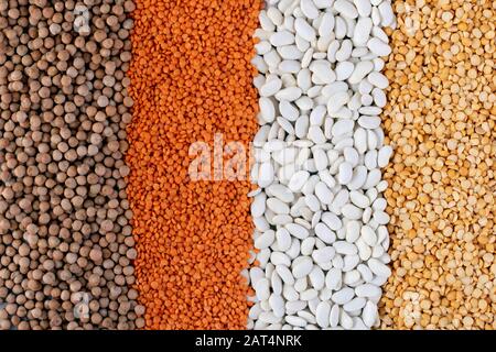 Hülsenfrüchte, rote Linsen, schwarze Linsen, gelbe Linsen, rote Bohnen Hintergrund Stockfoto