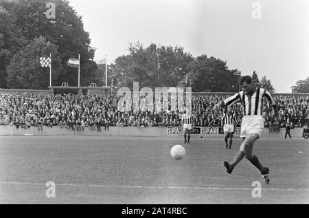 Jubilee Match auf Willem II Terrain Tilburg, Game Moments Datum: 15. August 1966 Ort: Noord-brabant, Tilburg Schlüsselwörter: Sport, Fußball Stockfoto