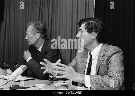 Cabinetsformation; Pressekonferenz in Nieuwspoort von zwei Informanten Lubbers (r) und De Koning (l) Datum: 1. Juni 1981 Stichwörter: Informanten, Pressekonferenzen Stockfoto