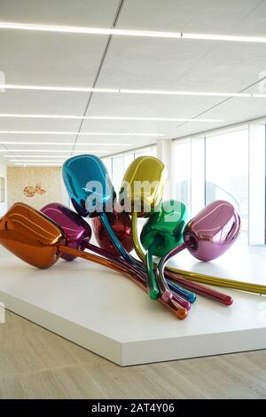 Torre della Fondazione Prada, Prada Tower, Atlas Collezione Prada permanente, Atlas permanente Sammlung, Jeff Koons Artist, Tulips, Mailand, Lombardei, Stockfoto