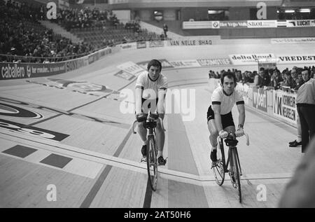 Radsport Six Days, Ahoyhal, Rotterdam Datum: 16. Januar 1971 Standort: Rotterdam, Zuid-Holland Schlüsselwörter: Radfahrereinrichtung Name: Ahoy Stockfoto