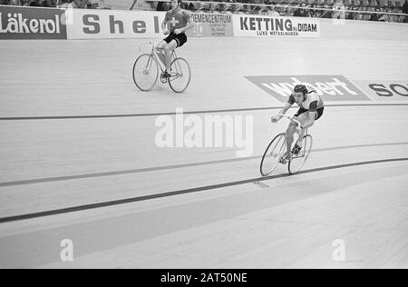 Radsport Six Days, Ahoyhal, Rotterdam Datum: 16. Januar 1971 Standort: Rotterdam, Zuid-Holland Schlüsselwörter: Radfahrereinrichtung Name: Ahoy Stockfoto