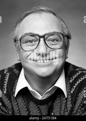 Roy Hudd OBE. Porträt im April 1988 Stockfoto