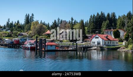 Blick auf das Wasser der Station der Bamfield Coast Guard an der Einmündung des Alberni Inlet, Bamfield, Vancouver Island, BC Stockfoto