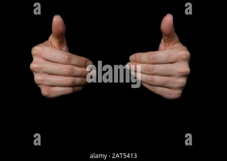 2 von 3 Bildern, die die Sequenz für die WORTGESUNDHEIT in britischer Zeichensprache auf einem isolierten schwarzen Hintergrund zeigen Stockfoto
