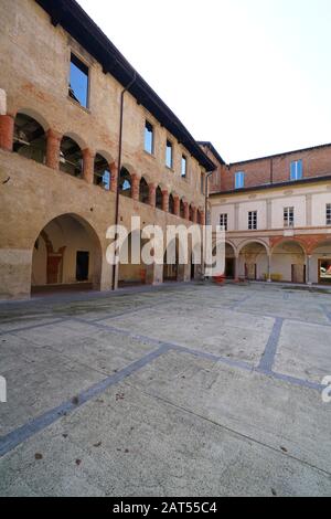 Palazzo del Broletto, Wo aus dem 11. Jahrhundert, als eingezäuntes Gebiet, in dem früher Stadtversammlungen stattfanden und wo Gerechtigkeit ausgeübt wurde Stockfoto