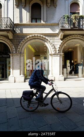 Corso Strada Nuova Hauptstraße, historisches Stadtzentrum, Pavia, Lombardei, Itay, Europa Stockfoto