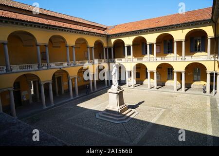 Sitz der Universität Pavia, einer 1361 gegründeten italienischen staatlichen Universität. Sie gehört zu den ältesten der Welt, Alma Ticinensis Universitas Stockfoto