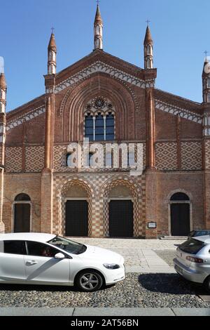 Die Kirche San Francesco Grande ist ein im Jahre 1228, XIII. Jahrhundert errichtetes, katholische Sakralgebäude in Pavia, Lombardei, Italien und Europa Stockfoto