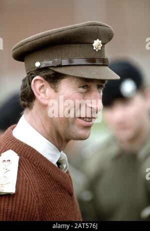 HRH Prince Charles besucht das Royal Cheshire Army Regiment in Dale Barracks, Cheshire, England. Mai 1988 Stockfoto