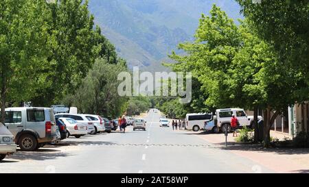 Grayton, SÜDAFRIKA - 02. Februar 2019: Die Hauptstraße, die durch Grayton führt. Diese kleine Stadt liegt im Gebiet Overberg am Westkaper, S Stockfoto