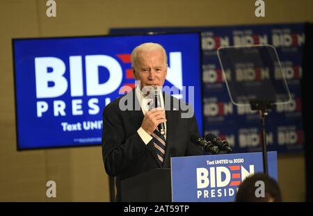 Waukee, Vereinigte Staaten. Januar 2020. Demokratischer Präsidentschaftskandidat für 2020 der ehemalige Vizepräsident Joe Biden macht Bemerkungen während einer Gemeindeveranstaltung in Waukee, Iowa, Donnerstag, 30. Januar 2020. Die Kandidaten kämpfen weiter vor den ersten Iowas im Land am 3. Februar. Foto von Mike Theiler/UPI. Credit: UPI/Alamy Live News Stockfoto