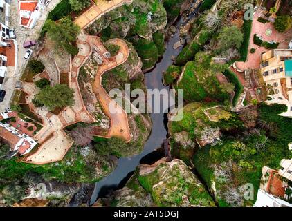 Luftbild des atemberaubenden Dorfes Ronda, spanische Provinz Málaga. Das meistbesuchte Reiseziel ist ein beliebter Ort für Touristen, Spanien Stockfoto