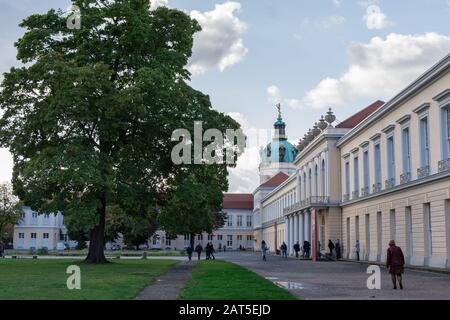 Berlin, 5. Oktober 2019: Blick auf das Schloss Charlottenburg, einen Bezirk des Bezirks Charlottenburg-Wilmersdorf Stockfoto
