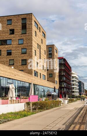 Berlin, Deutschland- 6. Oktober 2019: Spazieren Sie am Ufer der Spree entlang Stockfoto
