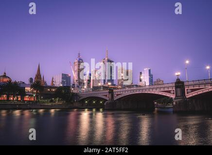 Stadt Melbourne. Stadtbild von Melbourne, Australien bei Sonnenuntergang im Sommer Stockfoto