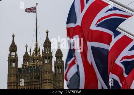 Westminster, London, Großbritannien 30. Januar 2020. Die Union flackere auf dem Parlamentsplatz, als Großbritannien sich auf den Austritt aus der Europäischen Union vorbereitet. Credit: Dinendra Haria/Alamy Live News Stockfoto