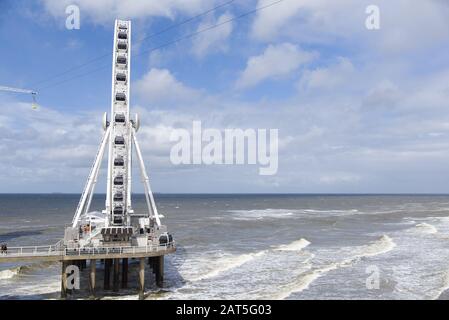 Der Pier aus den Haag. Strand Von Scheveningen, Niederlande. Pier am Strandweg-Boulevard in den Scheveninger Stadtteilen. Den Haag (Den Haag). Südholland. Neth Stockfoto