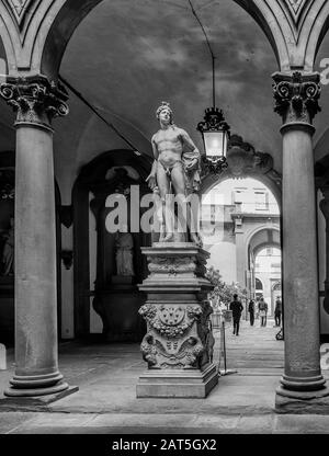 Die schöne alte Statue von Baccio Bandinelli, Orfeo und Cerbero (1519) Palazzo Medici Riccardi Florenz, Italien Stockfoto