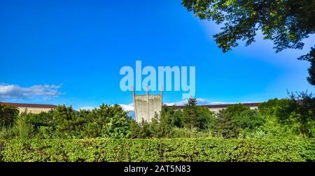 Denkmal für die Berliner Luftbrücke, durch die die Westalliierten während der Blockade durch die Sowjetunion 1948 wesentliche Waren nach Berlin lieferten Stockfoto