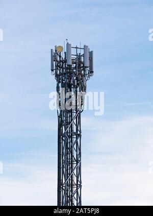 Zellturm eines mobilen Signalmastes in Großbritannien Stockfoto