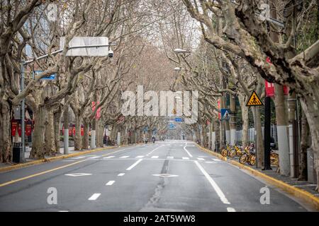 Shanghai, China, 27. Januar 2020, Eine leere Straße in Shanghai während des Coronavirus Ausbruchs, Edwin Remsberg Stockfoto