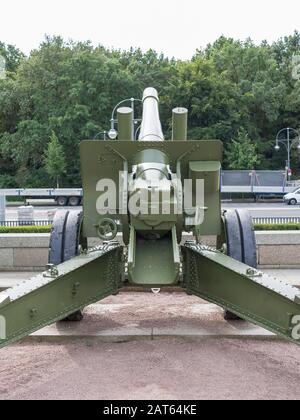 BERLIN, DEUTSCHLAND - 11. SEPTEMBER 2017: Rote Armee ML-20 152 mm Gun-Howitzer Artillerie Stück des sowjetischen Ehrenmals in Berlin Tiergarten Stockfoto