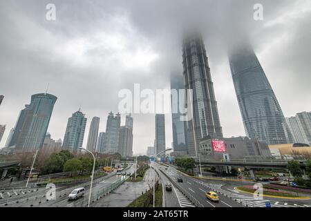 Shanghai, China, 27. Januar 2020, Fast leere Straßen in Shanghai inmitten des Coronavirus Ausbruchs Stockfoto