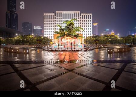 Shanghai, China, 27. Januar 2020, Leere plaza außerhalb des Shanghaier Museums während des Coronavirus Ausbruchs Stockfoto