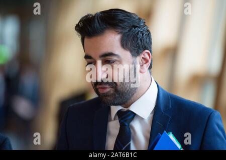 Edinburgh, Großbritannien. Januar 2020. Bild: Humza Youssaf MSP - Minister der Justiz. Die letzten Ersten Ministerfragen im schottischen Parlament, bevor das Vereinigte Königreich die EU verlässt, und am Tag, an dem Holyrood für sein zweites Unabhängigkeitsreferendum stimmte, hatte die Kammer heute einen heftigen Austausch. Kredit: Colin Fisher/Alamy Live News. Stockfoto